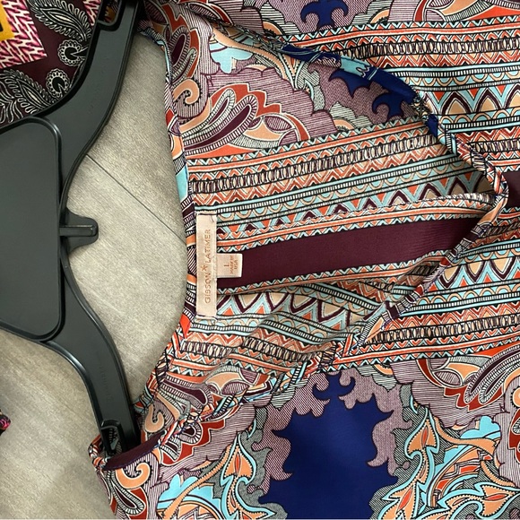 Gibson Latimer Blouse - Picture 2 of 3